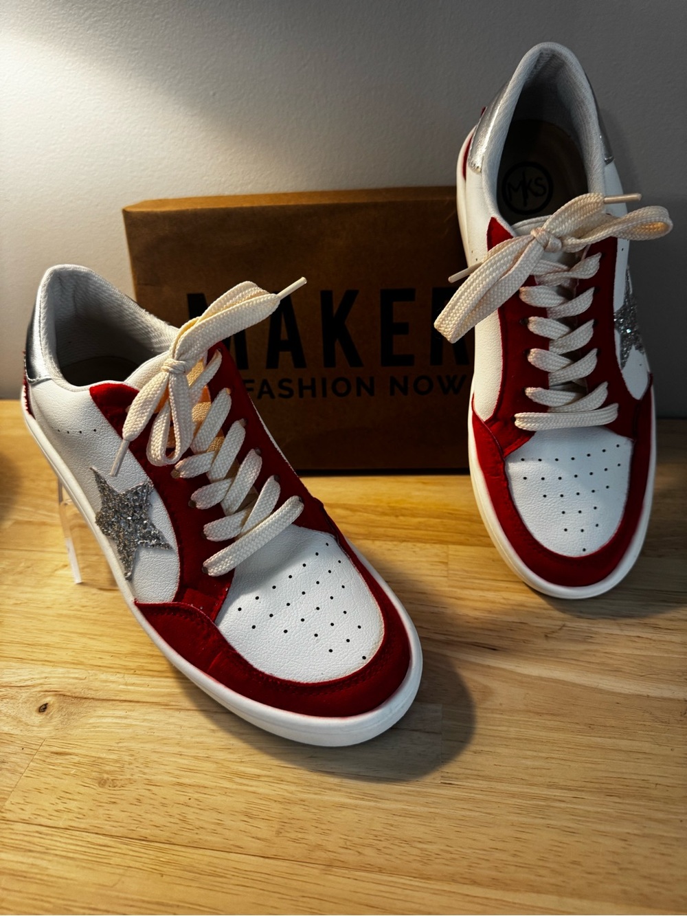 White & Red Star Accent Women's Sneakers - MKS